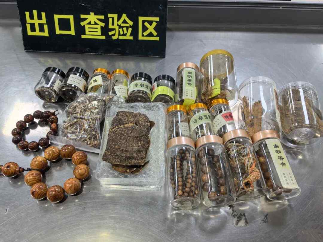 深圳海关查获违规邮寄濒危木制品 24件涉CITES附录Ⅱ物种(图1)
