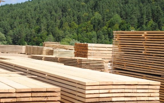 一边失望一边支持：美国木材关税上调，谁在为涨价买单？(图1)