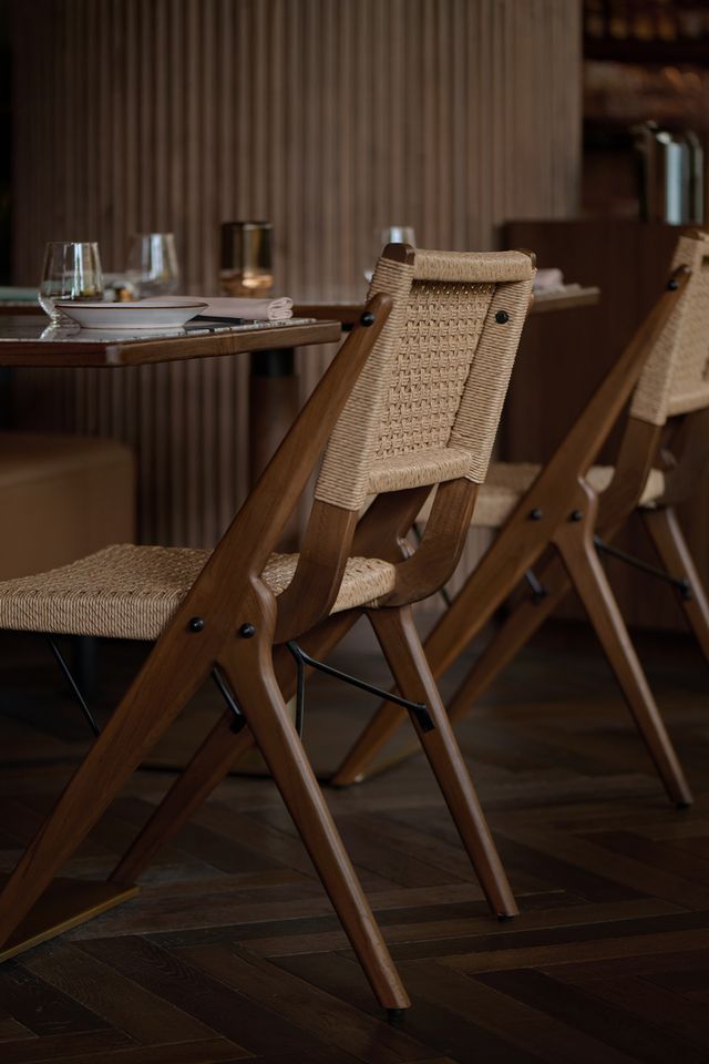 现代设计融合自然之选：美国白橡木地板塑造温暖空间氛围(图2)