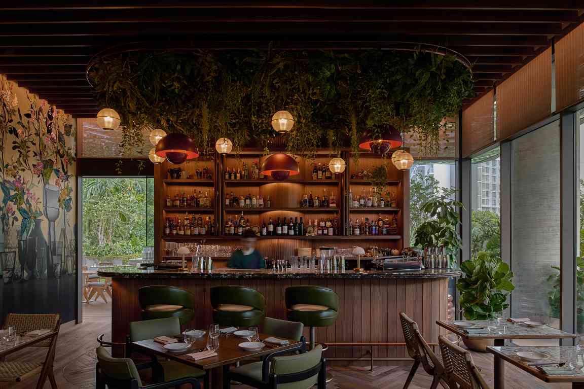 现代设计融合自然之选：美国白橡木地板塑造温暖空间氛围(图1)