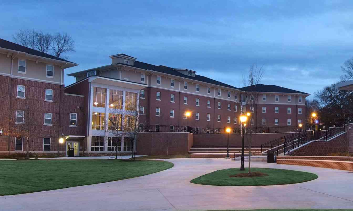 西密歇根大学打造全美最大木结构宿舍：270,000平方英尺的金橡树项目创下新纪录(图3)