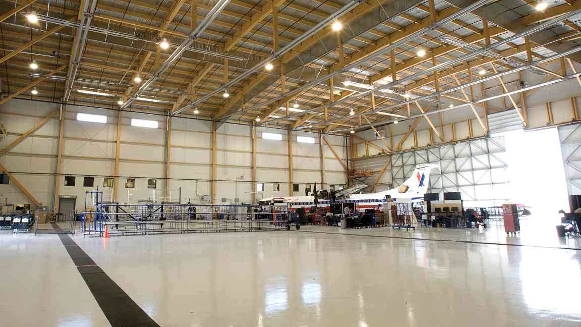 新西兰建成南半球最大木结构机库 98米木拱门引领抗震航空设施新突破(图2)