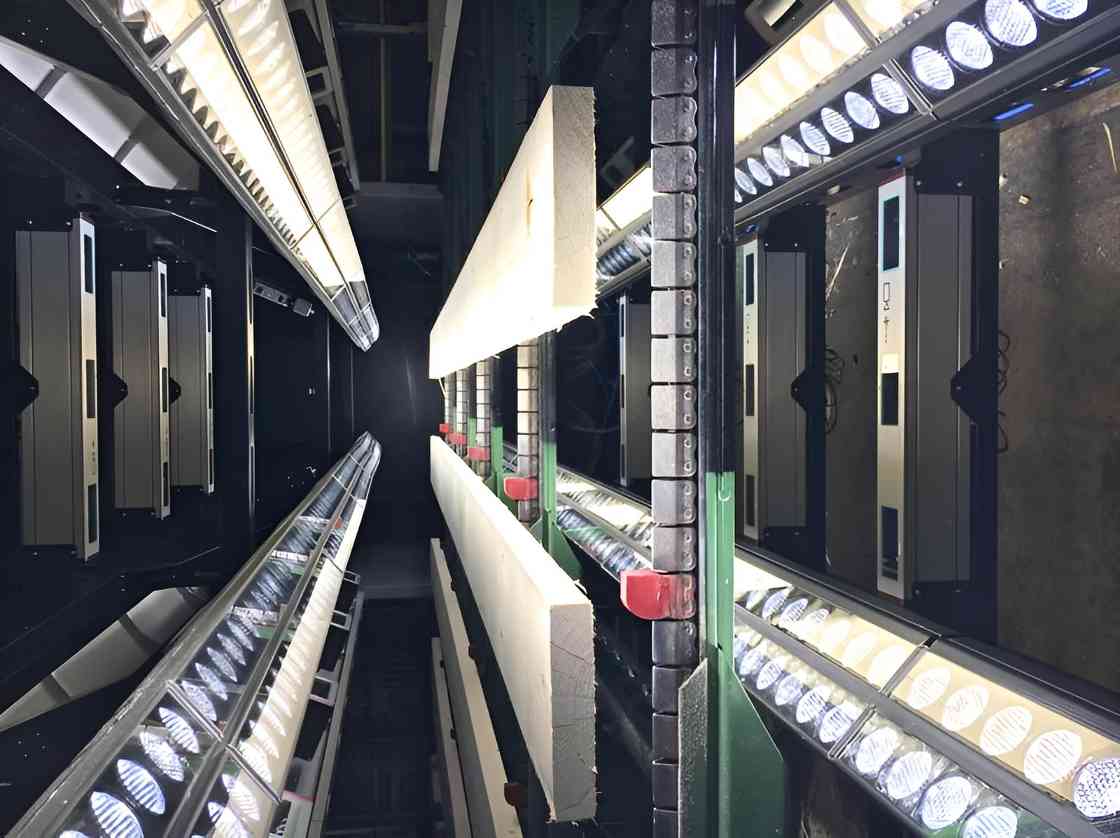 全球首台AI木材强度分级扫描仪在瑞典投产，每分钟检测240块板材(图1)