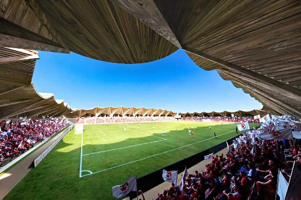 这座体育场退役后将被完全拆解重复利用(图2)