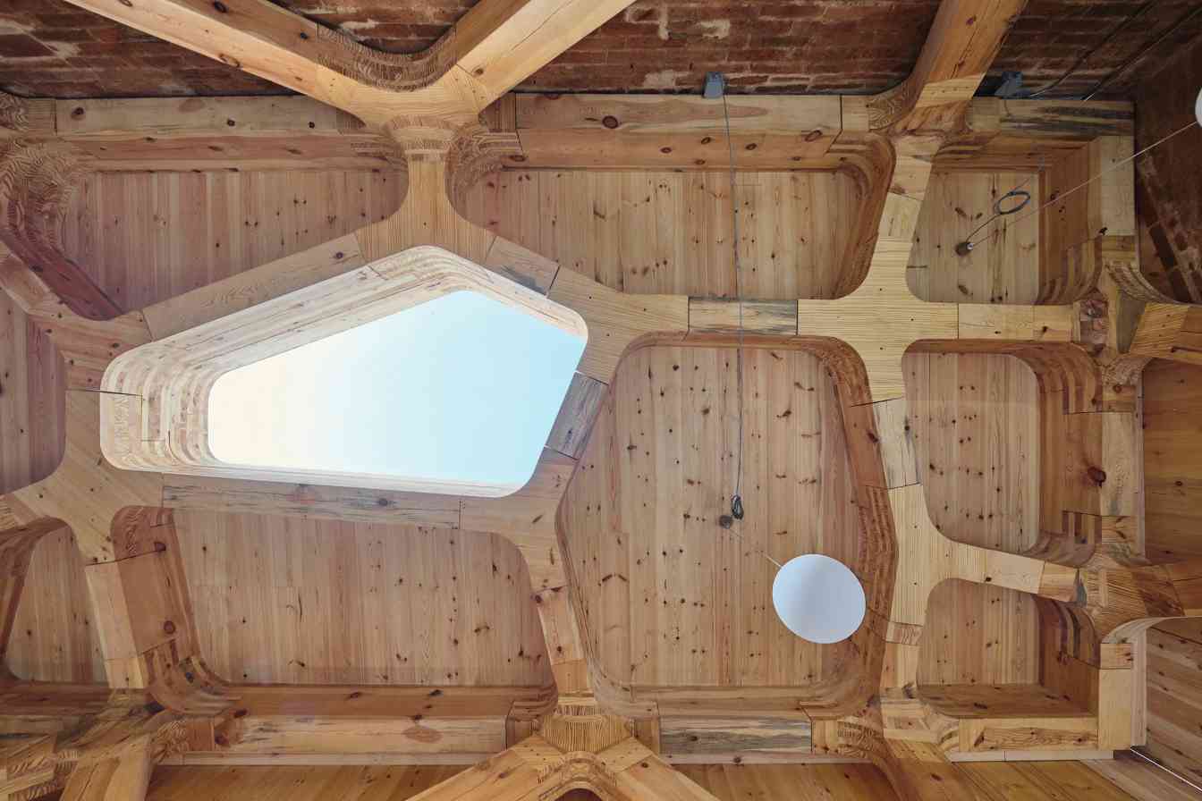 巴塞罗那“机器人工匠大教堂”：IAAC硕士生打造机器人专属工厂，融合数字制造与传统工艺(图3)