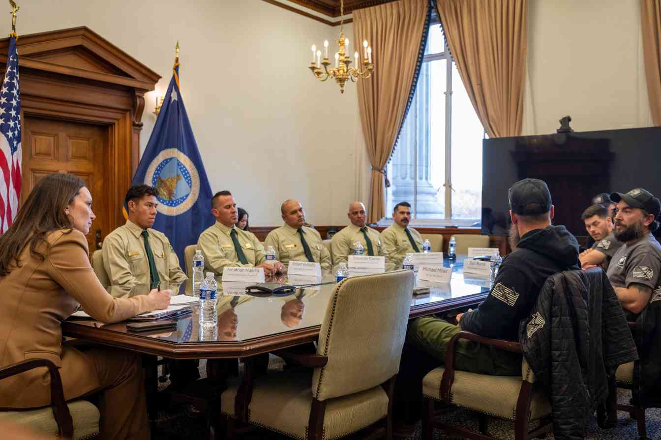 加州森林野火研究:私营工业林地严重火灾风险比公共土地高1.5倍,结构差异成主因(图1) 加州森林野火研究:私营工业林地严重火灾风险比公共土地高1.5倍,结构差异成主因(图1)