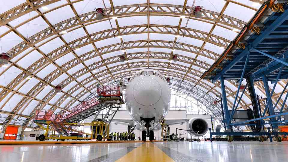 全球首个工程木材抗震环保机库典范(图1)